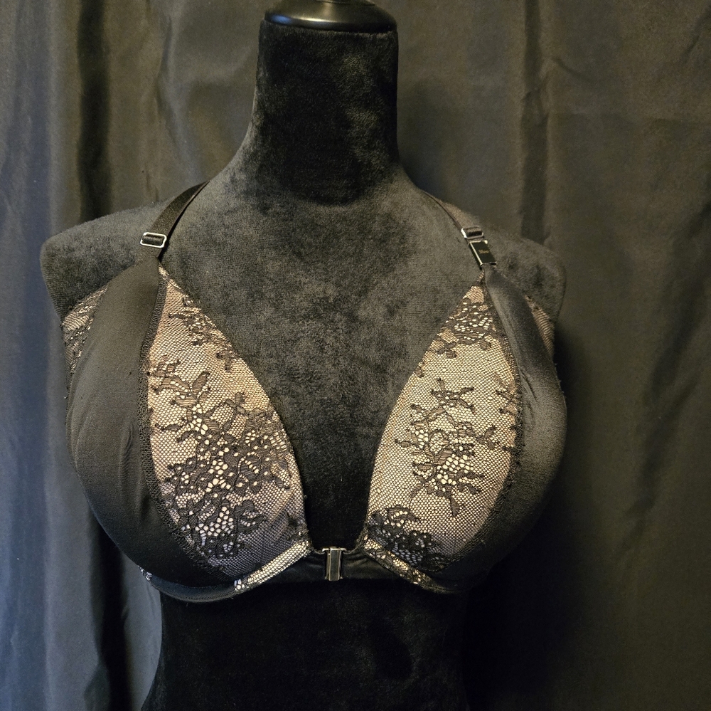 Victoria's Secret Very Sexy Plunge Racerback Black Lace Bra 38DD NWT